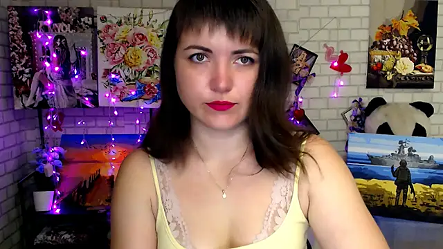 Snapshot of Darina_M_ chatting on 11.05.25 Darina M online show from 11.05.25