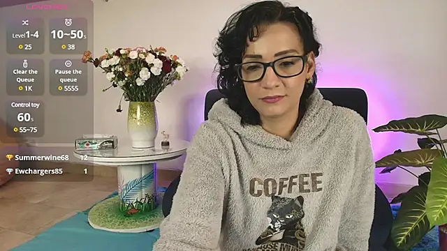 Elliee  online show from 02.12.25