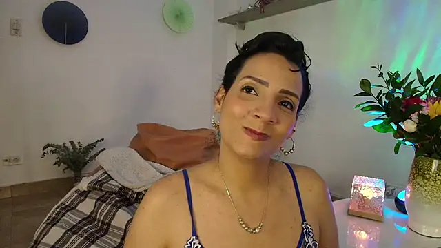 Elliee  online show from 03.20.25