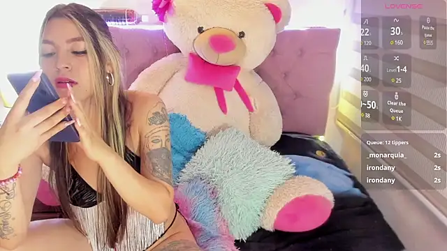 Snapshot of _EmiRhodes chatting on 02.28.25 EmiRhodes online show from 02.28.25