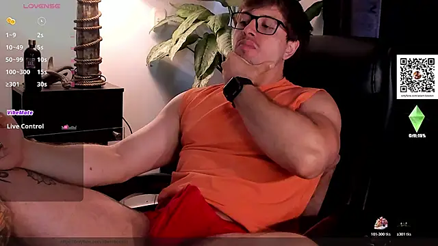 Snapshot of ADAM_BOUTON_ chatting on 11.05.25 ADAM BOUTON online show from 11.05.25