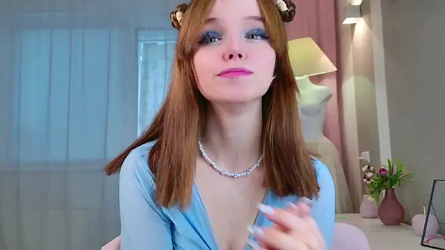 Snapshot of b4by_LoL1 chatting on 10.11.25 b4by LoL1 online show from 10.11.25