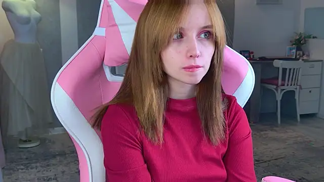 Snapshot of b4by_LoL1 chatting on 11.15.25 b4by LoL1 online show from 11.15.25