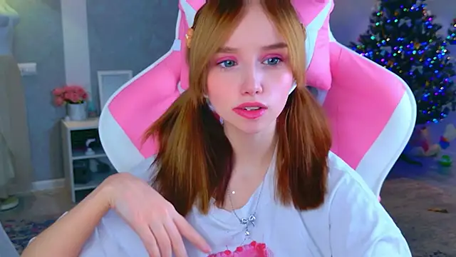 b4by LoL1 online show from 12.19.25