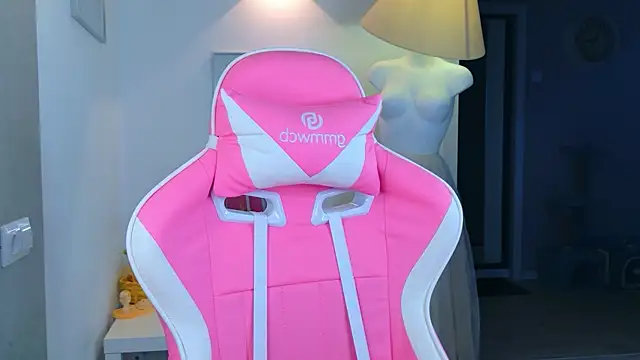 b4by LoL1 online show from 04.12.26