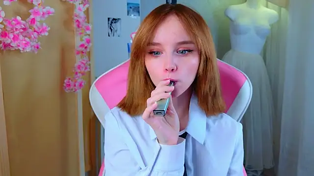 Snapshot of b4by_LoL1 chatting on 04.23.26 b4by LoL1 online show from 04.23.26
