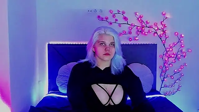 JoannLowe online show from 04.15.26