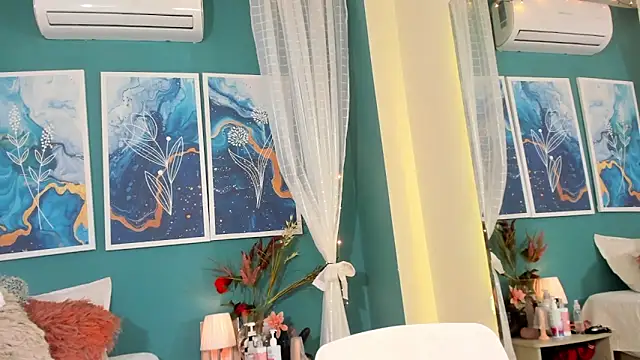 TianaReedd online show from 03.18.25
