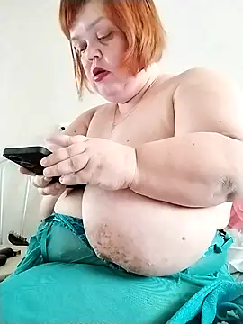 Snapshot of MIDGET-TITS chatting on 02.26.25 MIDGET-TITS online show from 02.26.25