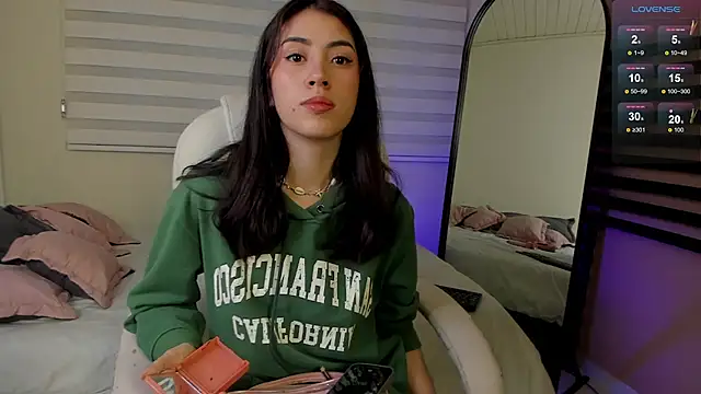 Catyloves online show from 11.20.25