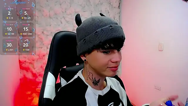 Snapshot of Tayson_Rivers chatting on 10.25.25 Tayson Rivers online show from 10.25.25