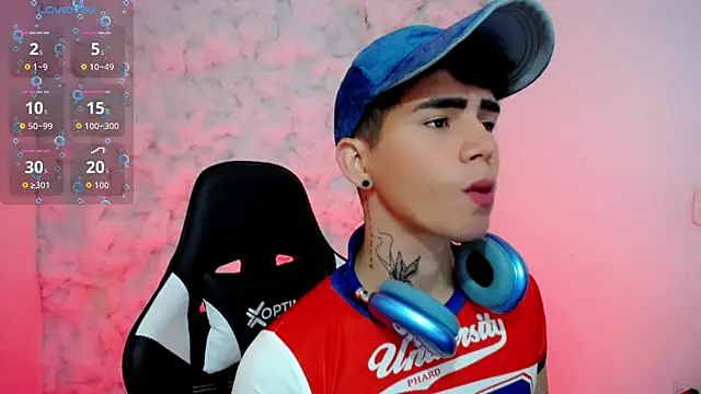 Snapshot of Tayson_Rivers chatting on 11.10.25 Tayson Rivers online show from 11.10.25