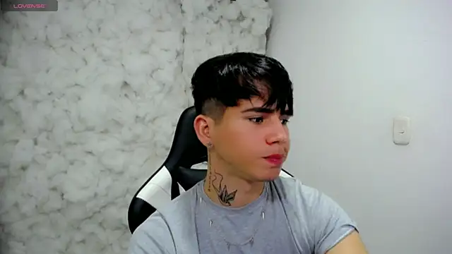 Snapshot of Tayson_Rivers chatting on 11.23.25 Tayson Rivers online show from 11.23.25