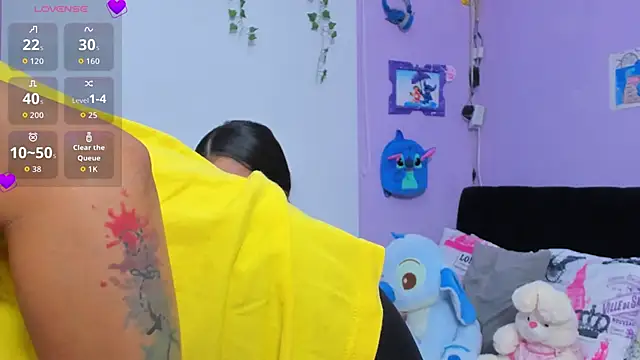 Snapshot of sara_mendez2 chatting on 10.11.25 sara mendez2 online show from 10.11.25