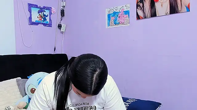 Snapshot of sara_mendez2 chatting on 10.22.25 sara mendez2 online show from 10.22.25