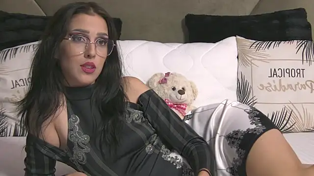 Snapshot of AishaHummer chatting on 10.08.25 AishaHummer online show from 10.08.25