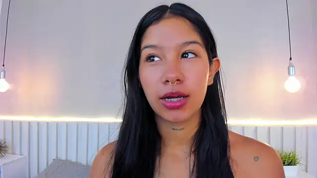 Snapshot of Aida_moreno chatting on 02.11.25 Aida moreno online show from 02.11.25