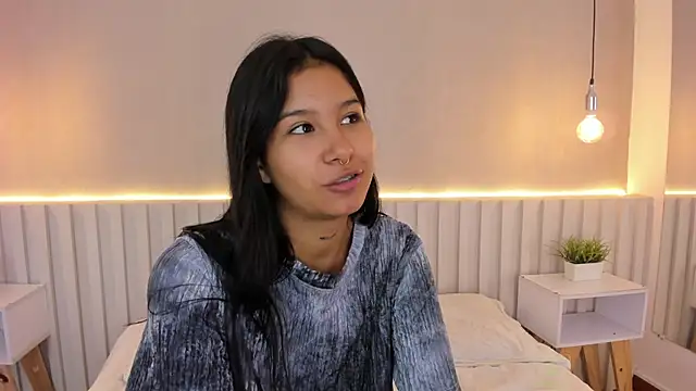 Snapshot of Aida_moreno chatting on 02.15.25 Aida moreno online show from 02.15.25