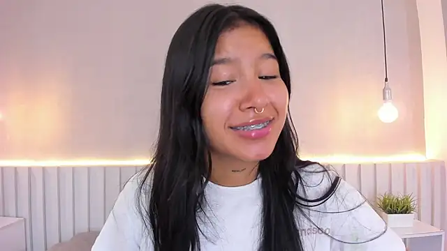 Snapshot of Aida_moreno chatting on 02.19.25 Aida moreno online show from 02.19.25