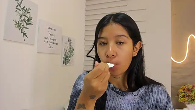 Snapshot of Aida_moreno chatting on 03.13.25 Aida moreno online show from 03.13.25