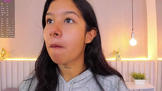 Snapshot of Aida_moreno chatting on 03.19.25 Aida moreno online show from 03.19.25