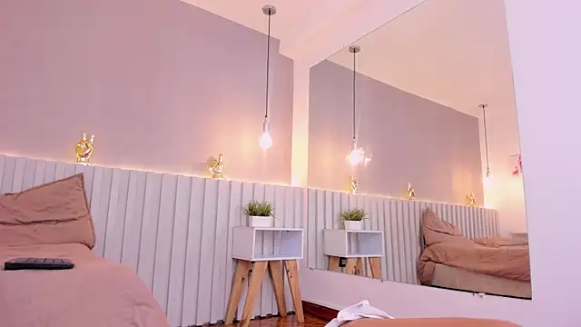 Snapshot of Aida_moreno chatting on 03.21.25 Aida moreno online show from 03.21.25