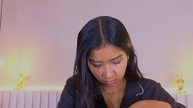 Snapshot of Aida_moreno chatting on 09.18.25 Aida moreno online show from 09.18.25