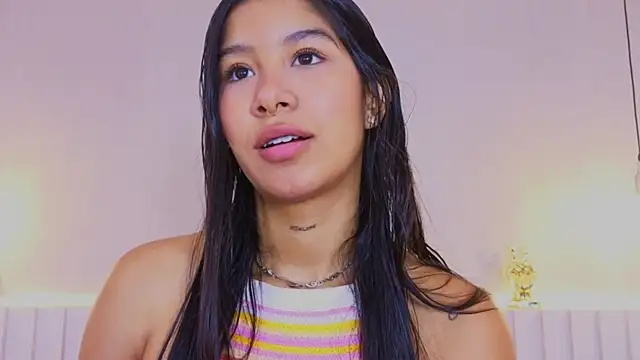 Snapshot of Aida_moreno chatting on 09.19.25 Aida moreno online show from 09.19.25