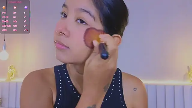 Snapshot of Aida_moreno chatting on 10.18.25 Aida moreno online show from 10.18.25