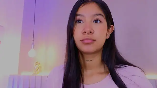 Snapshot of Aida_moreno chatting on 10.22.25 Aida moreno online show from 10.22.25