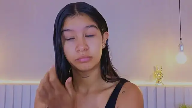 Snapshot of Aida_moreno chatting on 10.28.25 Aida moreno online show from 10.28.25