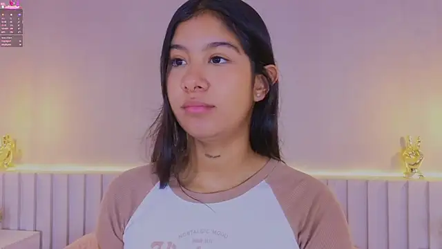 Snapshot of Aida_moreno chatting on 10.29.25 Aida moreno online show from 10.29.25