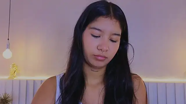 Snapshot of Aida_moreno chatting on 10.30.25 Aida moreno online show from 10.30.25