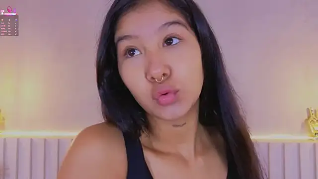 Snapshot of Aida_moreno chatting on 11.04.25 Aida moreno online show from 11.04.25