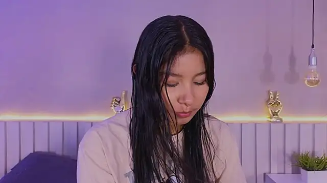 Snapshot of Aida_moreno chatting on 11.05.25 Aida moreno online show from 11.05.25