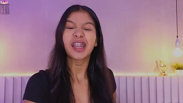 Snapshot of Aida_moreno chatting on 11.07.25 Aida moreno online show from 11.07.25