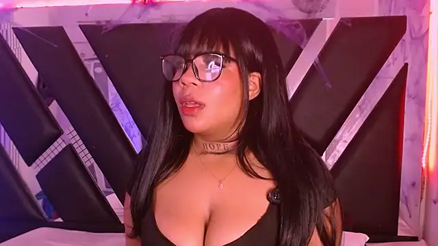 Snapshot of MelannyTylor chatting on 10.08.25 MelannyTylor online show from 10.08.25