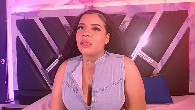 Snapshot of MelannyTylor chatting on 10.11.25 MelannyTylor online show from 10.11.25