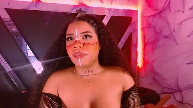 Snapshot of MelannyTylor chatting on 10.30.25 MelannyTylor online show from 10.30.25