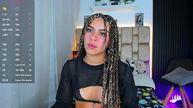 little sophie18 online show from 10.18.25