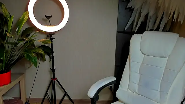 foxy blond online show from 11.04.25