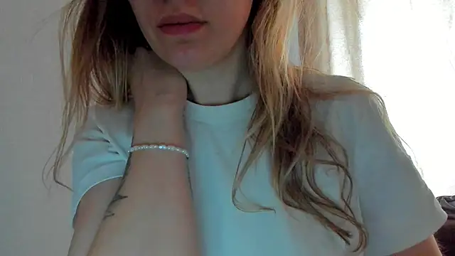 foxy blond online show from 04.17.26