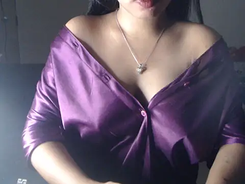 Snapshot of DevilErin chatting on 11.09.25 DevilErin online show from 11.09.25