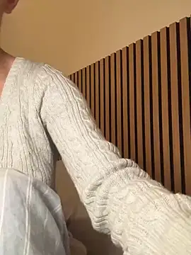 Snapshot of HotBella- chatting on 02.23.25 HotBella- online show from 02.23.25