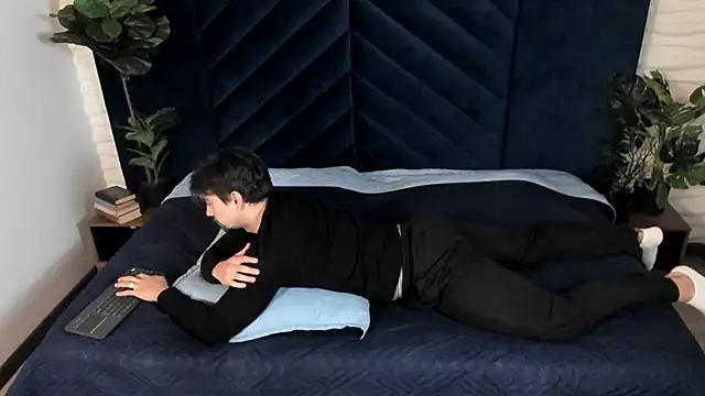 Ian Daviz online show from 10.14.25