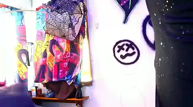 Snapshot of KRYZTALYNXXX chatting on 12.08.24 KRYZTALYNXXX online show from 12.08.24