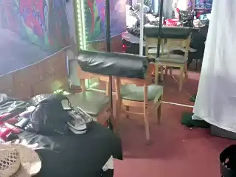 Snapshot of KRYZTALYNXXX chatting on 01.01.25 KRYZTALYNXXX online show from 01.01.25