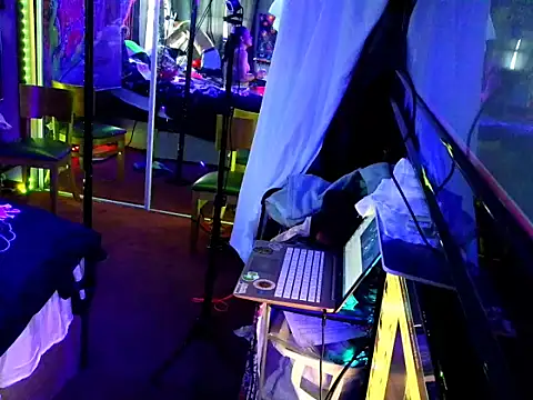 Snapshot of KRYZTALYNXXX chatting on 01.06.25 KRYZTALYNXXX online show from 01.06.25