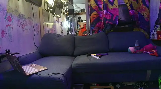 Snapshot of KRYZTALYNXXX chatting on 02.13.25 KRYZTALYNXXX online show from 02.13.25