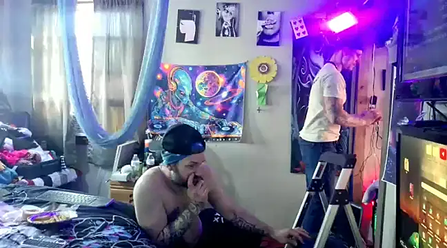 Snapshot of KRYZTALYNXXX chatting on 02.17.25 KRYZTALYNXXX online show from 02.17.25